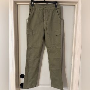 Billabong Women’s Cargo Pants- New/Never Worn (Size 28)